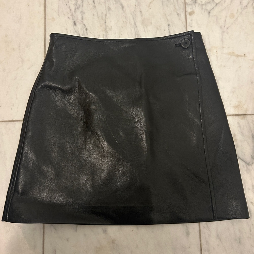 NEVER WORN | Babaton Black Leather Mini Skirt